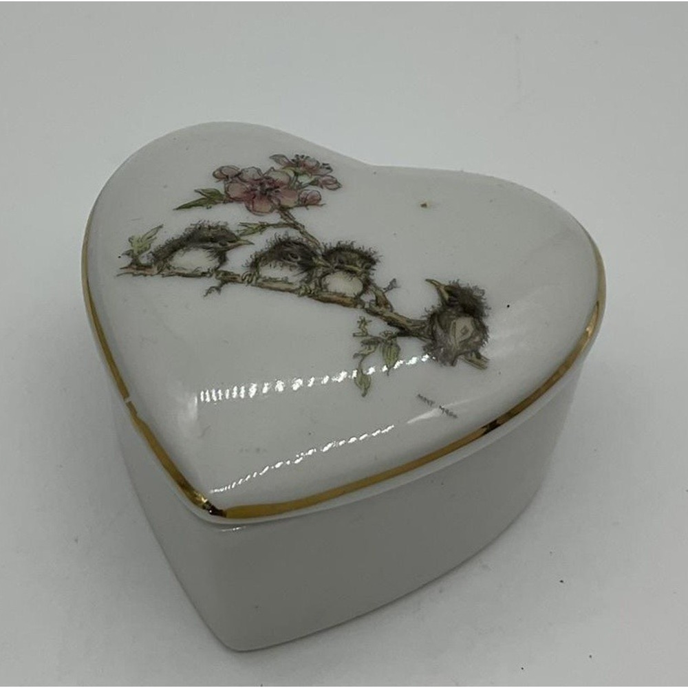 Vintage Enesco Mary Mugg Heart Trinket Box Bird Floral‎ Porcelain White Lidded